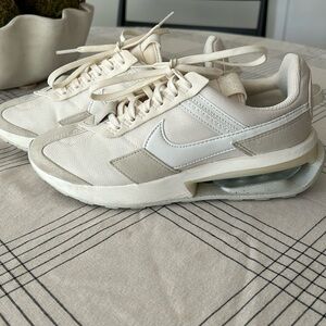 Nike Airmax Pre-Day sneaker, size 6